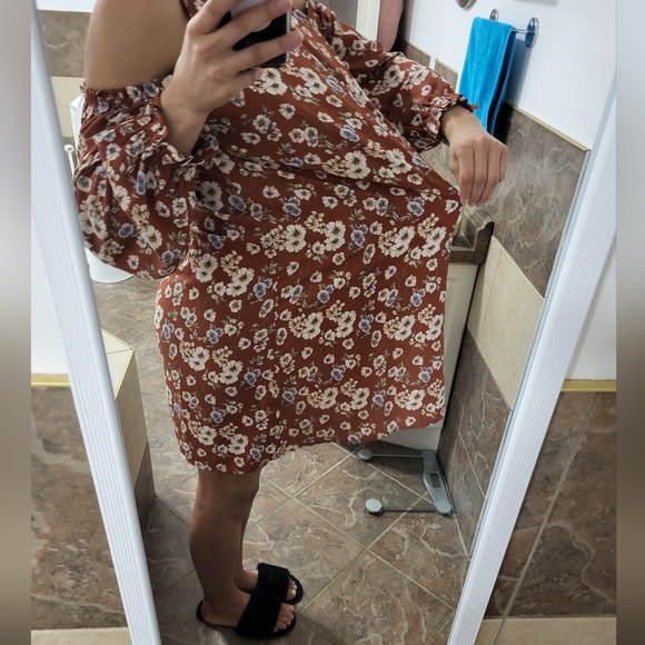 Cute cut-out cold shoulder long sleeves dress/ Robe épaules dénudé manche longue - Picture 3 of 10